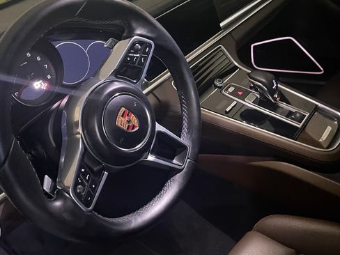 Used 2018 Porsche Panamera image 8