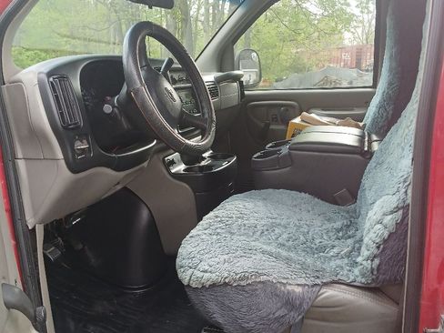 Used 2001 Chevrolet Express 2500 RWD image 8