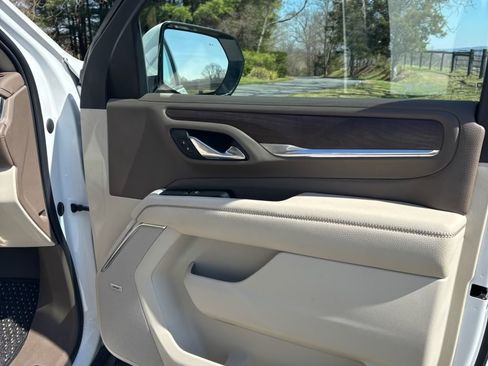 Used 2021 GMC Yukon XL Denali w/ Denali Premium Package image 10