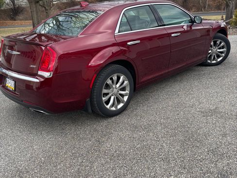 Used 2020 Chrysler 300 Limited w/ Safetytec Plus Group image 4