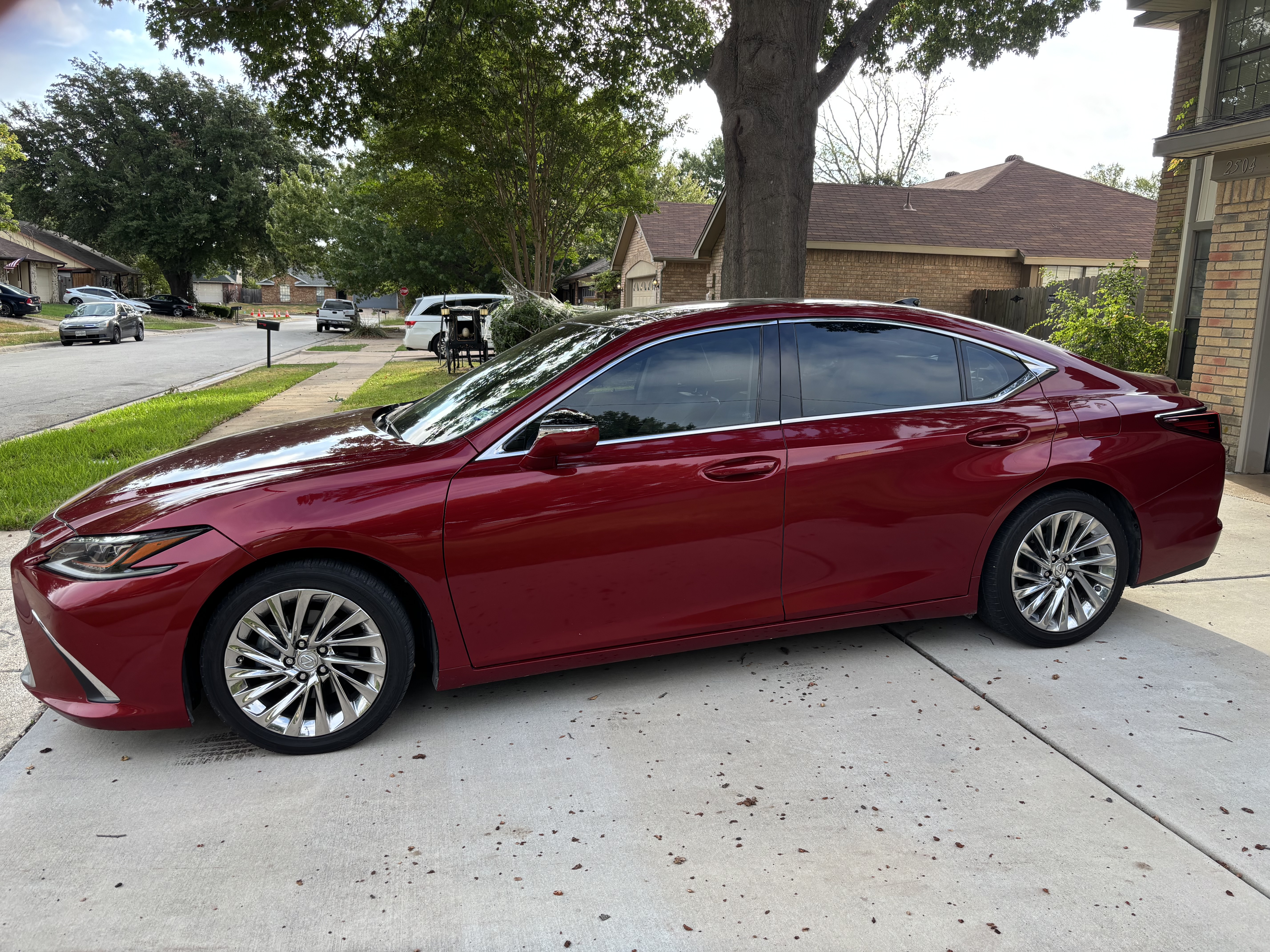 Used 2019 Lexus ES 350 Ultra Luxury w/ Accessory Package 2 FWD image 2