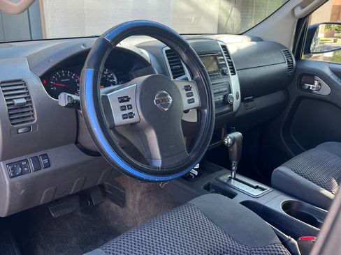 Used 2013 Nissan Frontier SV RWD image 8