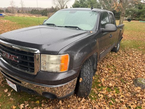 Used 2010 GMC Sierra 1500 SL image 1