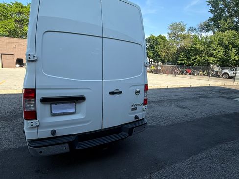 Used 2012 Nissan NV 2500 SV w/ Side Curtain Airbag Pkg RWD image 4