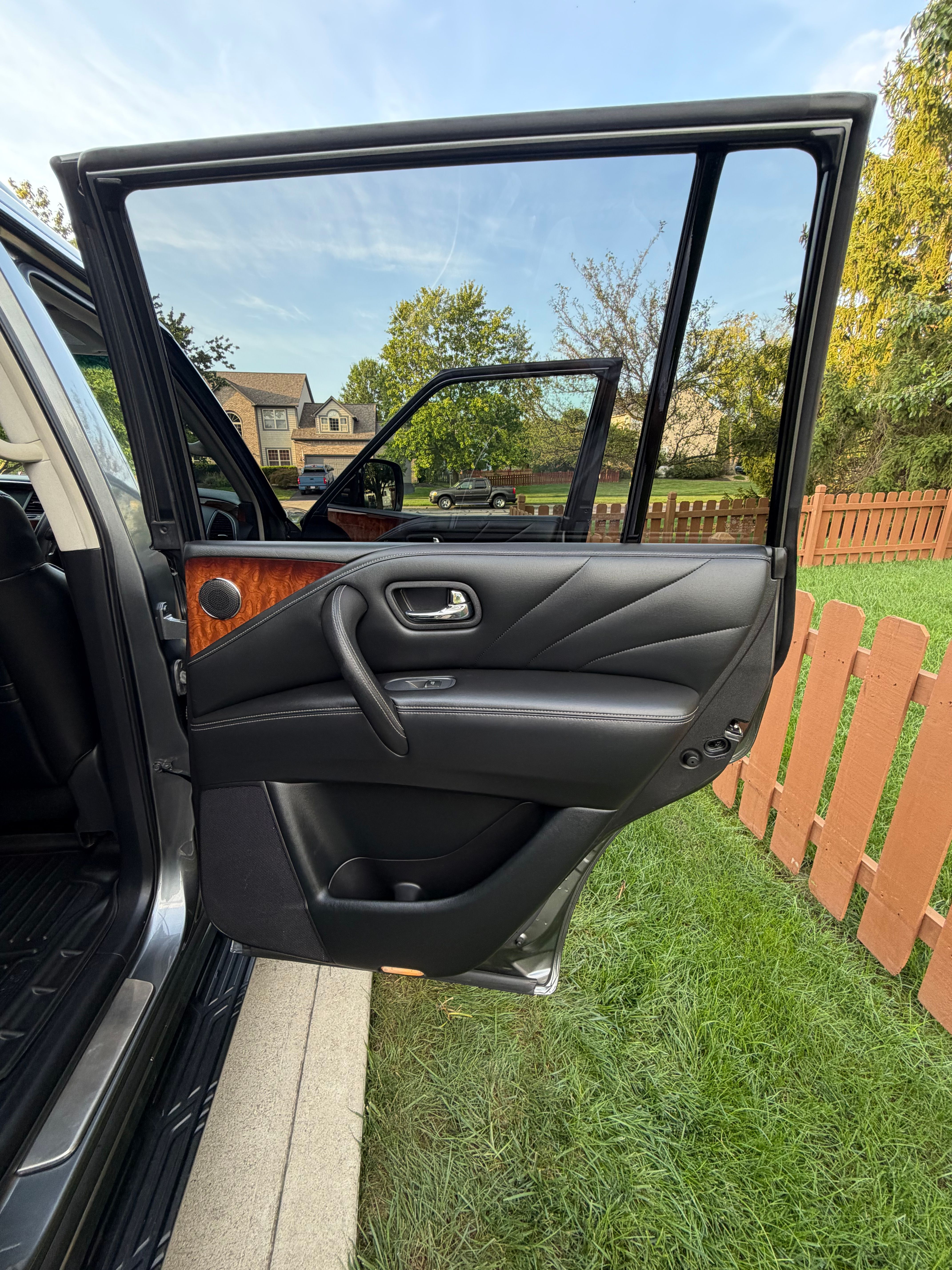 Used 2017 INFINITI QX80 4WD w/ Deluxe Technology Package image 25