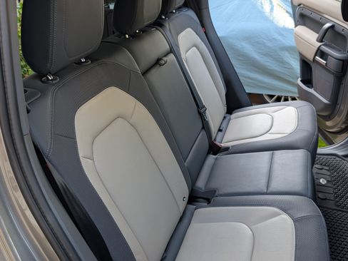 Used 2023 Land Rover Defender 110 X-Dynamic SE image 15