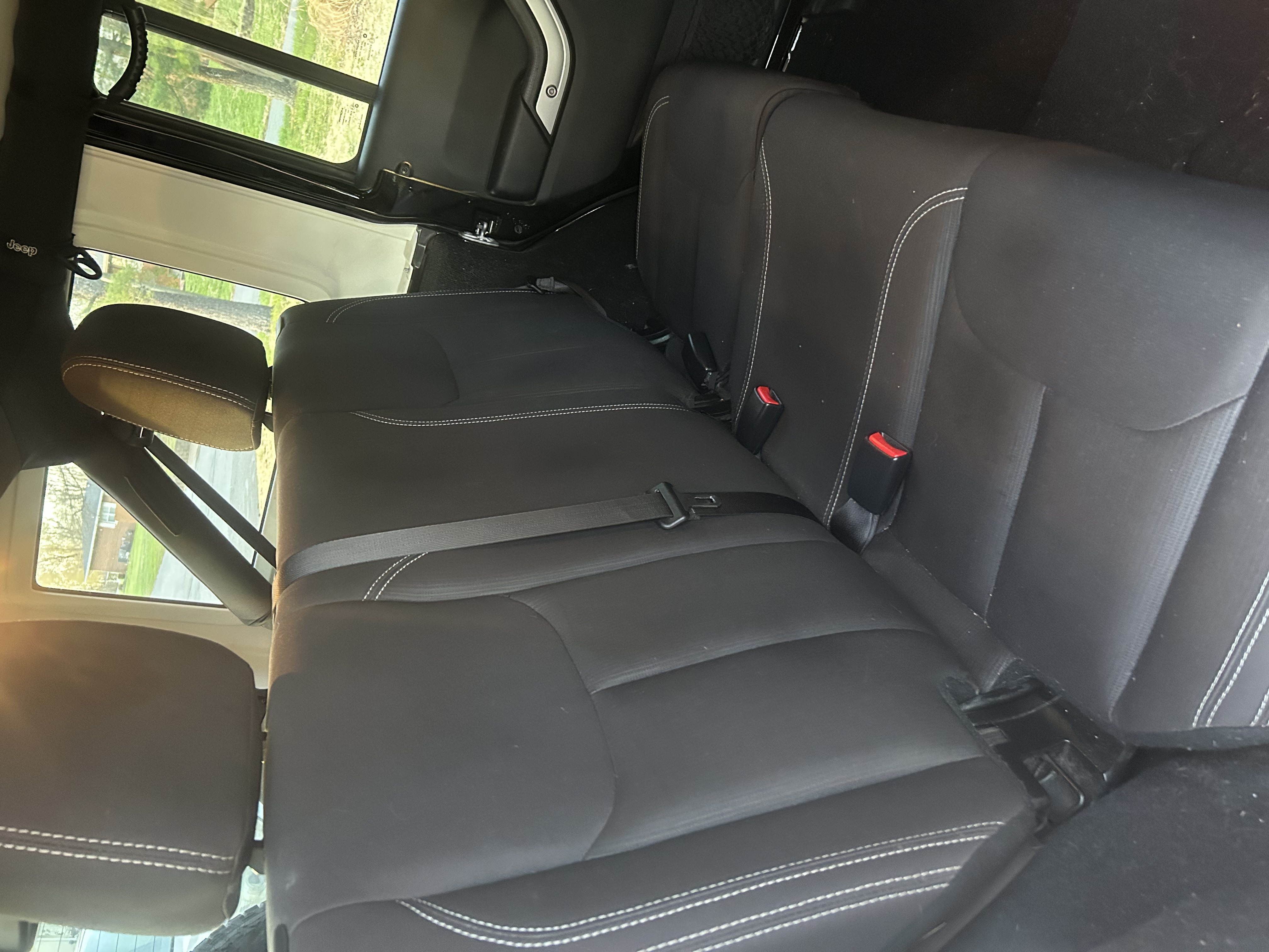 Used 2017 Jeep Wrangler Unlimited Sahara w/ Connectivity Group AWD/4WD image 10