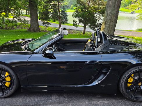 Used 2016 Porsche Boxster Spyder RWD image 2