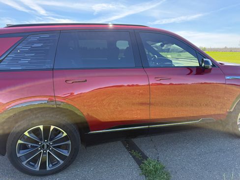 Used 2026 Cadillac Vistiq Sport image 2