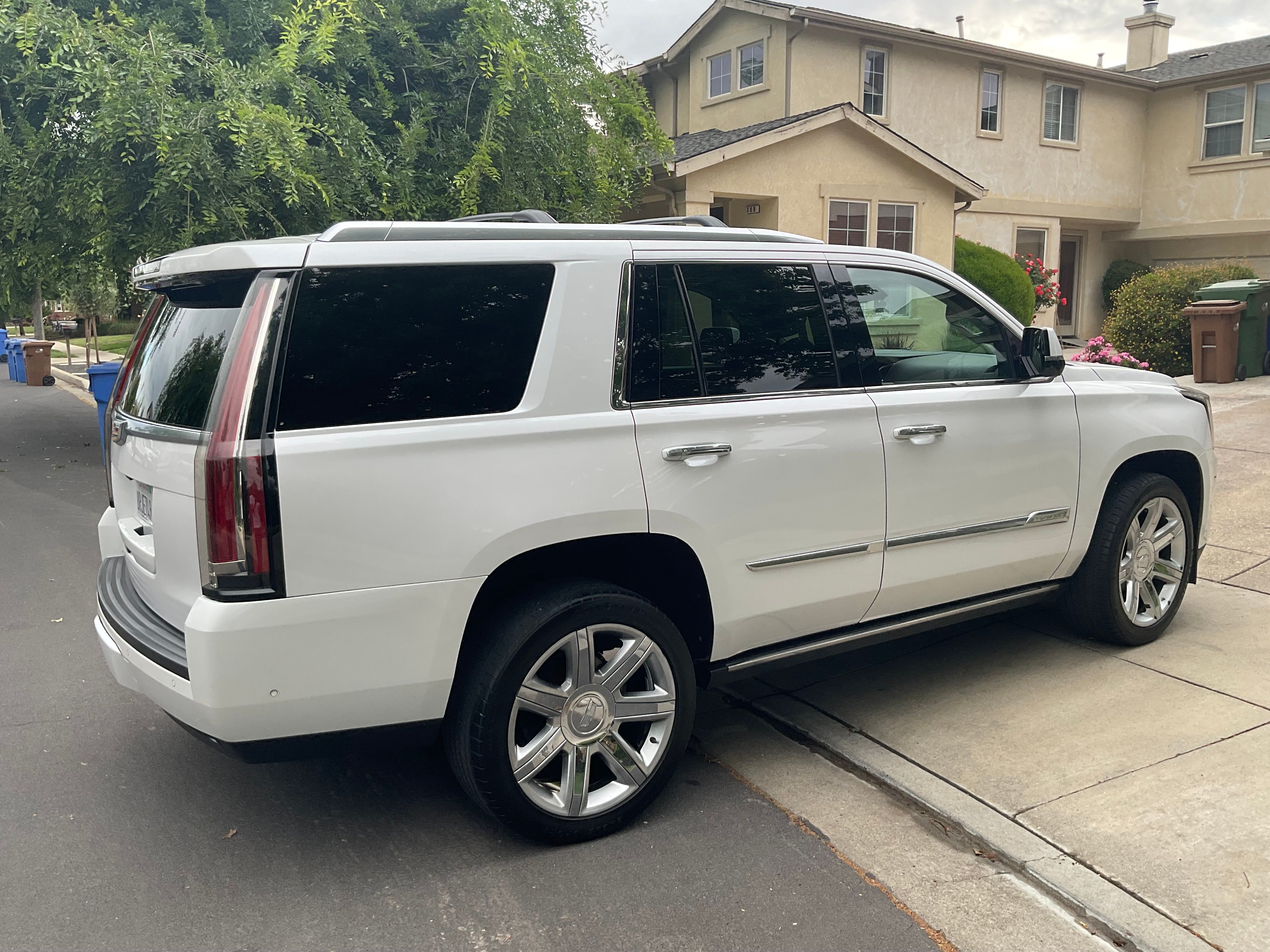 Used 2017 Cadillac Escalade Premium Luxury AWD/4WD image 5