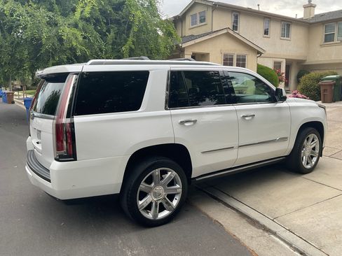 Used 2017 Cadillac Escalade Premium Luxury image 5