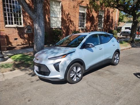 Used 2023 Chevrolet Bolt EUV LT w/ Convenience Package image 5