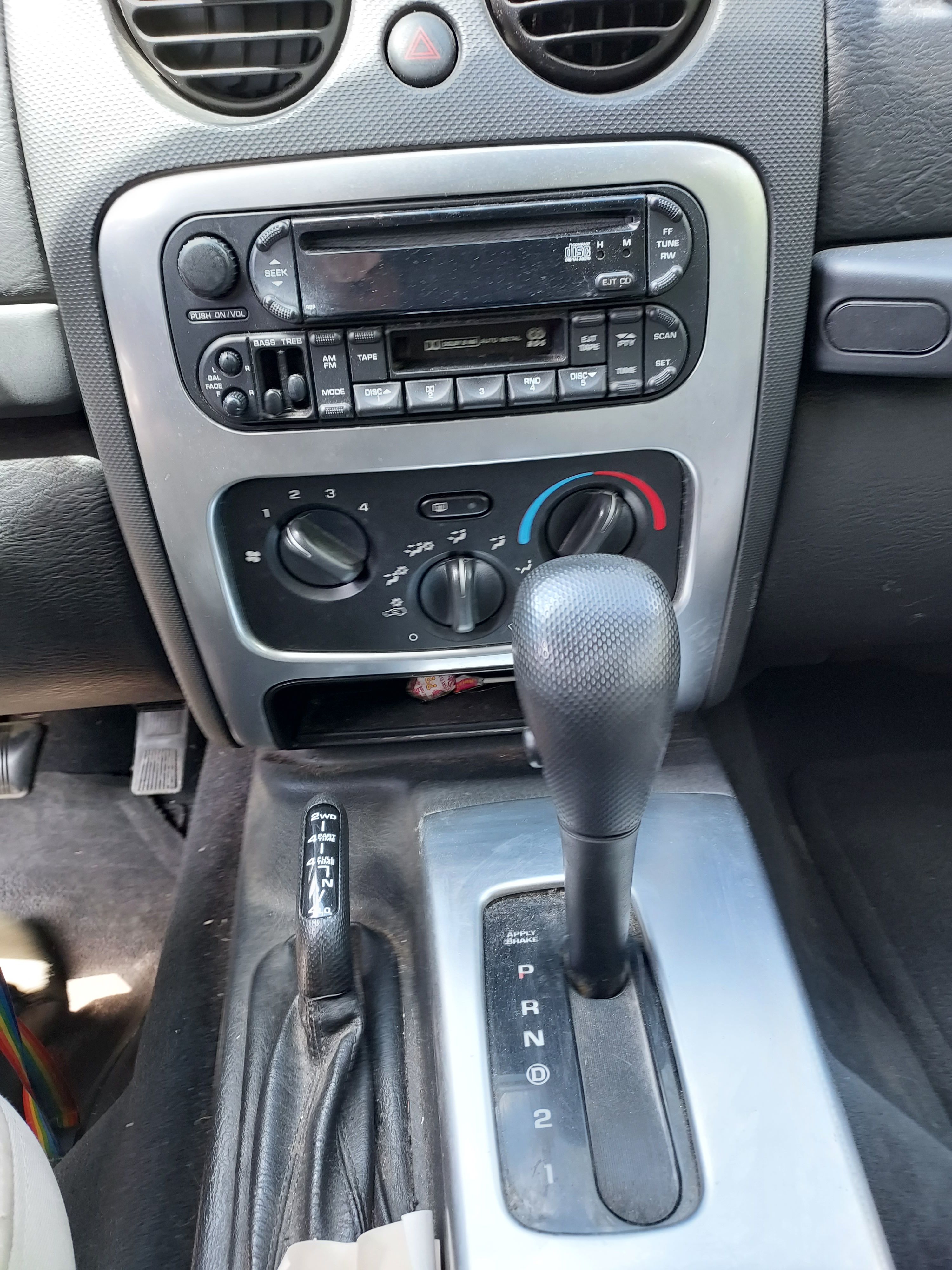 Used 2004 Jeep Liberty Limited w/ Security Group AWD/4WD image 8
