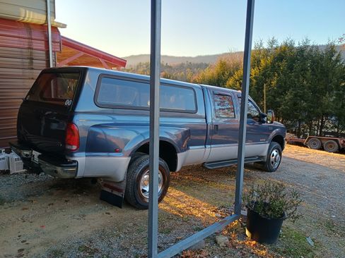 Used 2004 Ford F350 Lariat image 4