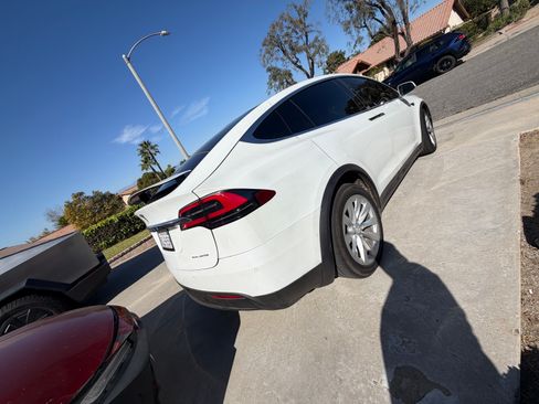 Used 2020 Tesla Model X Long Range image 5