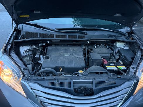 Used 2016 Toyota Sienna XLE Premium image 12