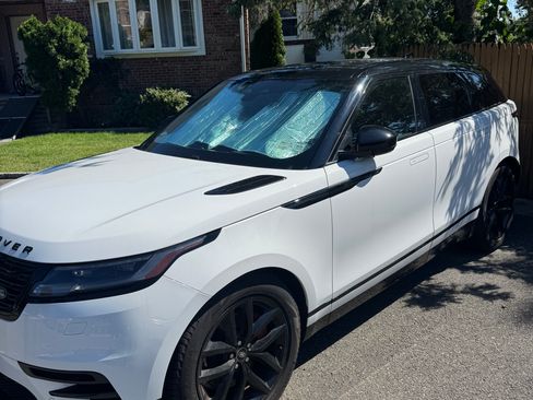 Used 2025 Land Rover Range Rover Velar Dynamic SE AWD/4WD image 1