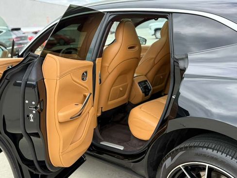 Used 2021 Aston Martin DBX image 5