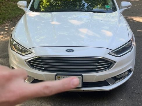 Used 2017 Ford Fusion SE w/ Equipment Group 602A FWD image 3