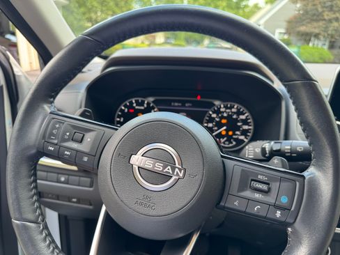 Used 2023 Nissan Rogue SV w/ SV Premium Package image 8