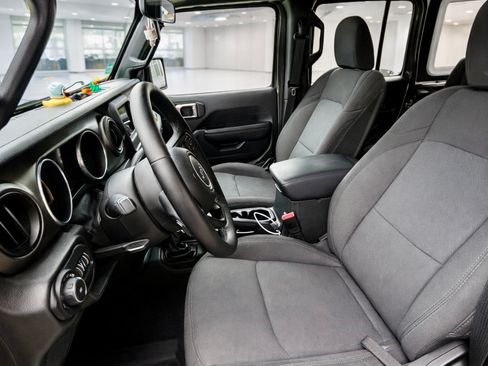 Used 2018 Jeep Wrangler Unlimited Sport S image 6