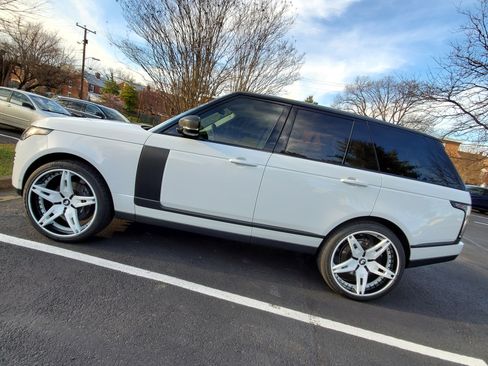 Used 2020 Land Rover Range Rover HSE image 1