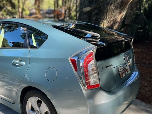 Used 2013 Toyota Prius Five image 2