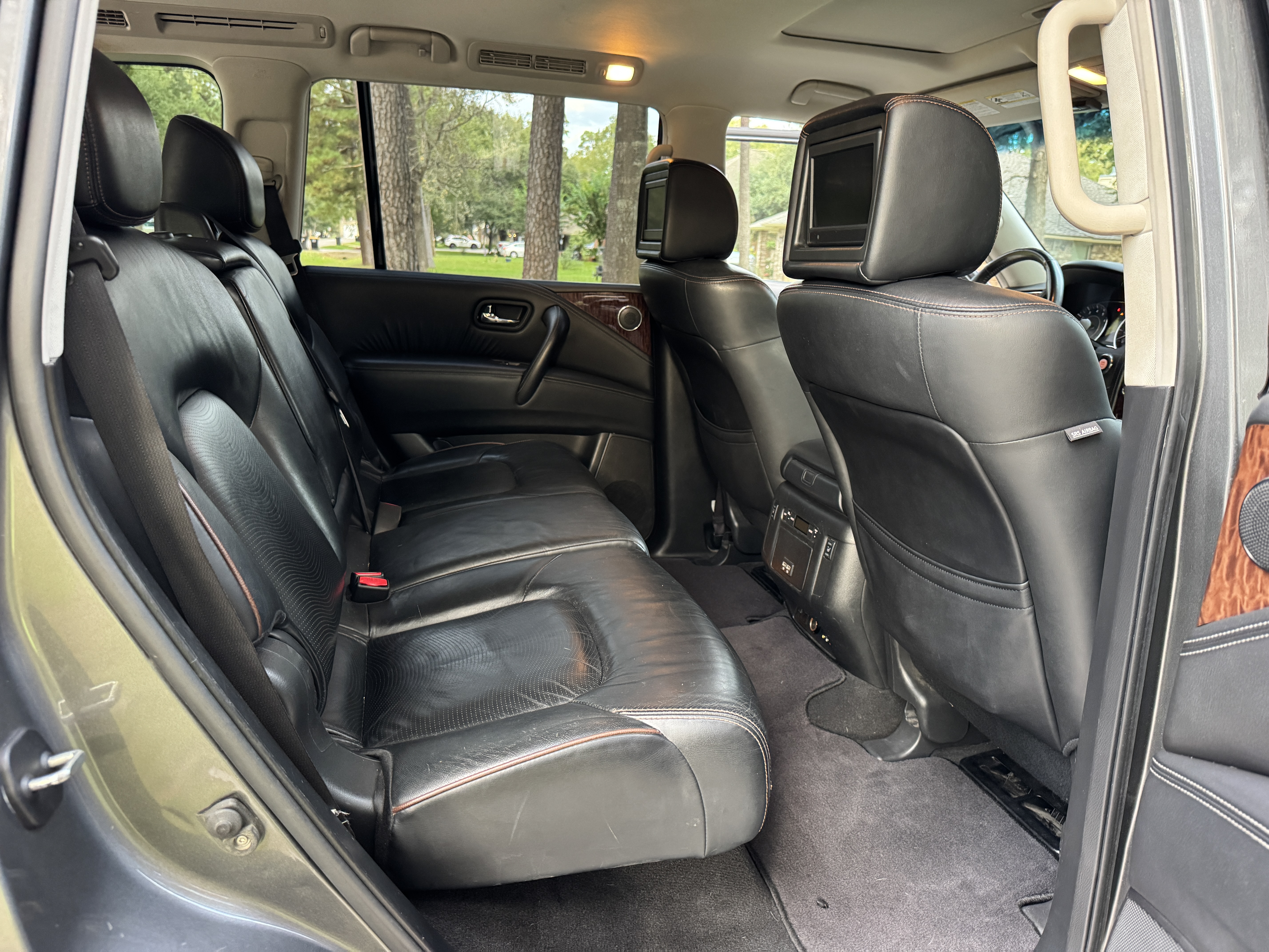 Used 2017 Nissan Armada Platinum w/ Interior Lighting Package RWD image 17