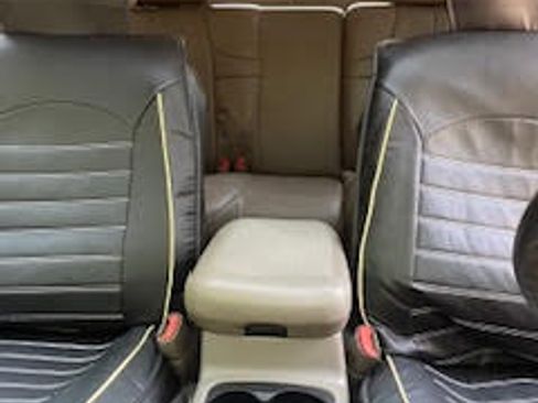 Used 2004 Jeep Grand Cherokee Laredo w/ Tan Your Hide Group image 2