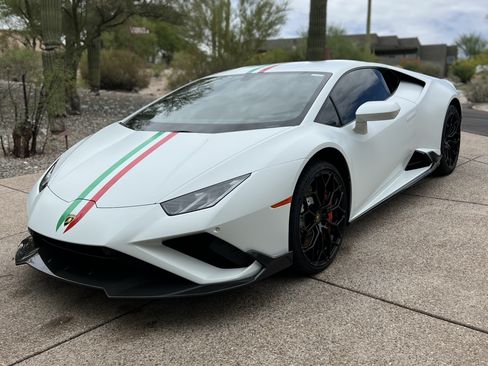 Used 2021 Lamborghini Huracan EVO image 1