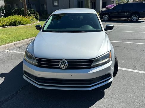 Used 2015 Volkswagen Jetta SE FWD image 4