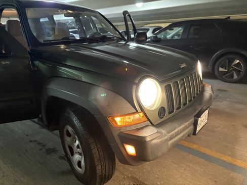 Used 2007 Jeep Liberty Sport image 5