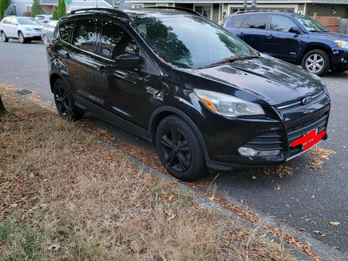 Used 2015 Ford Escape SE w/ Equipment Group 201A image 1