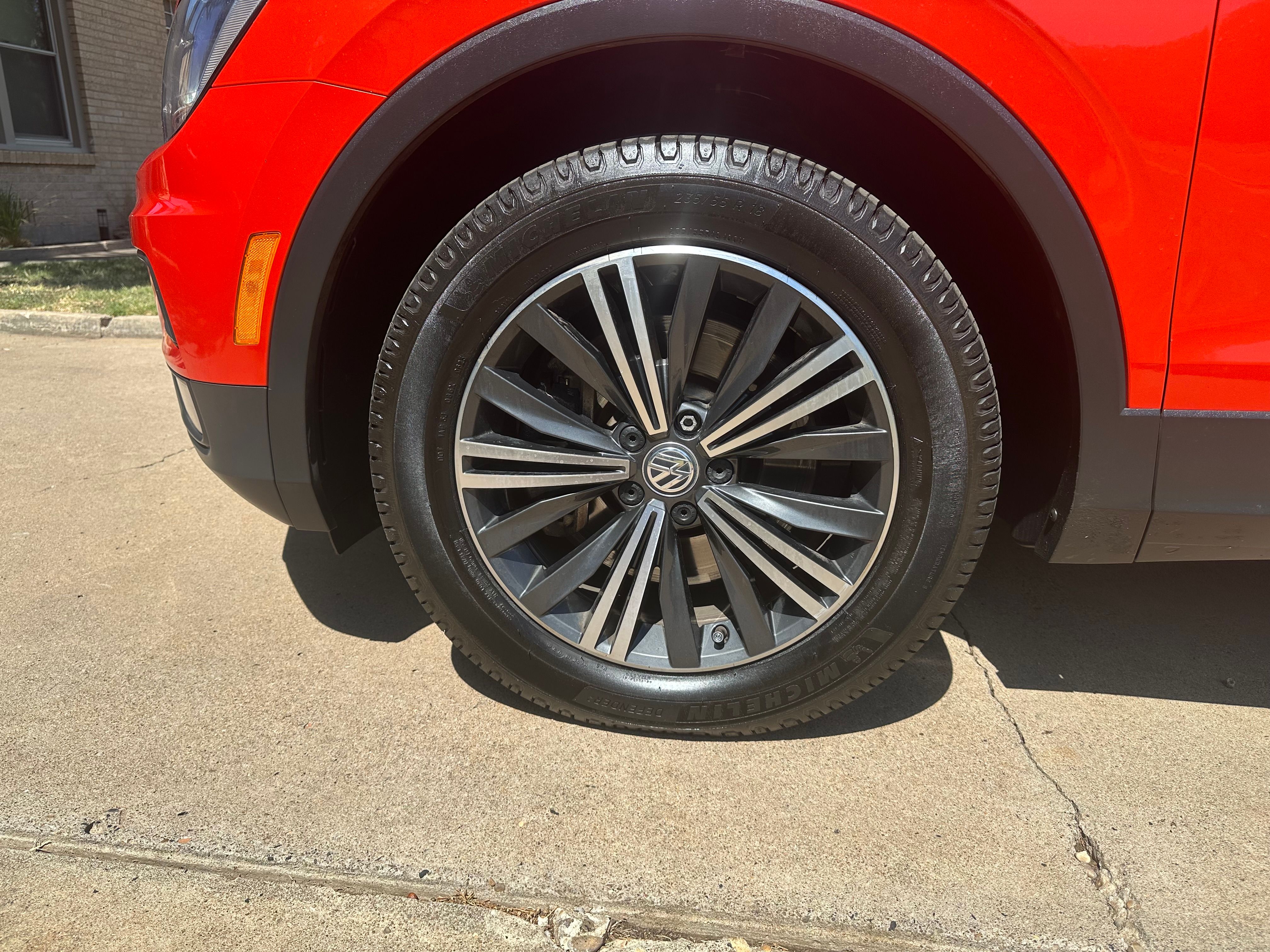Used 2018 Volkswagen Tiguan SE FWD image 4