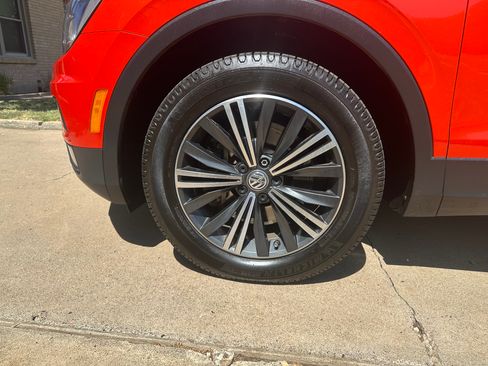 Used 2018 Volkswagen Tiguan SE FWD image 4