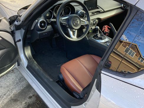 Used 2023 MAZDA MX-5 Miata Grand Touring w/ Weather Package image 3