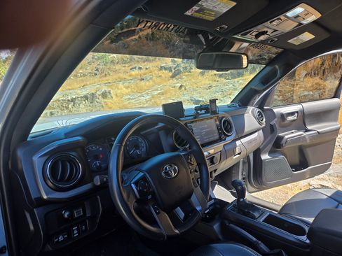 Used 2021 Toyota Tacoma TRD Off-Road w/ Technology Package image 14