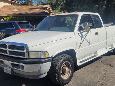 Used 1997 Dodge Ram 2500 Truck 2WD Club Cab image 1
