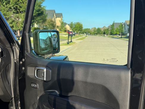 Used 2019 Jeep Wrangler Unlimited Rubicon AWD/4WD image 13