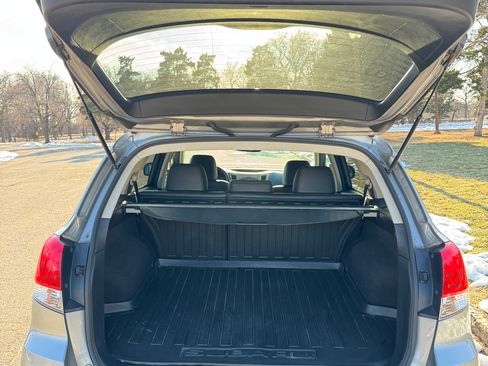 Used 2011 Subaru Outback 2.5i Limited w/ PWR Moonroof Pkg image 5