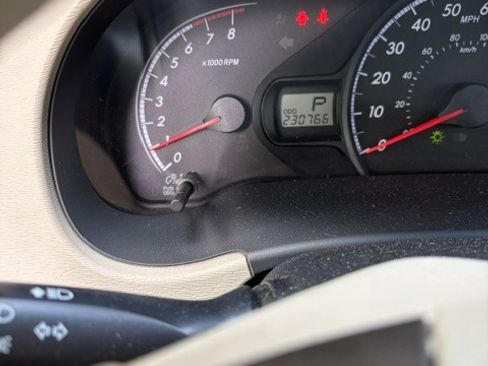 Used 2013 Toyota Sienna L FWD image 16