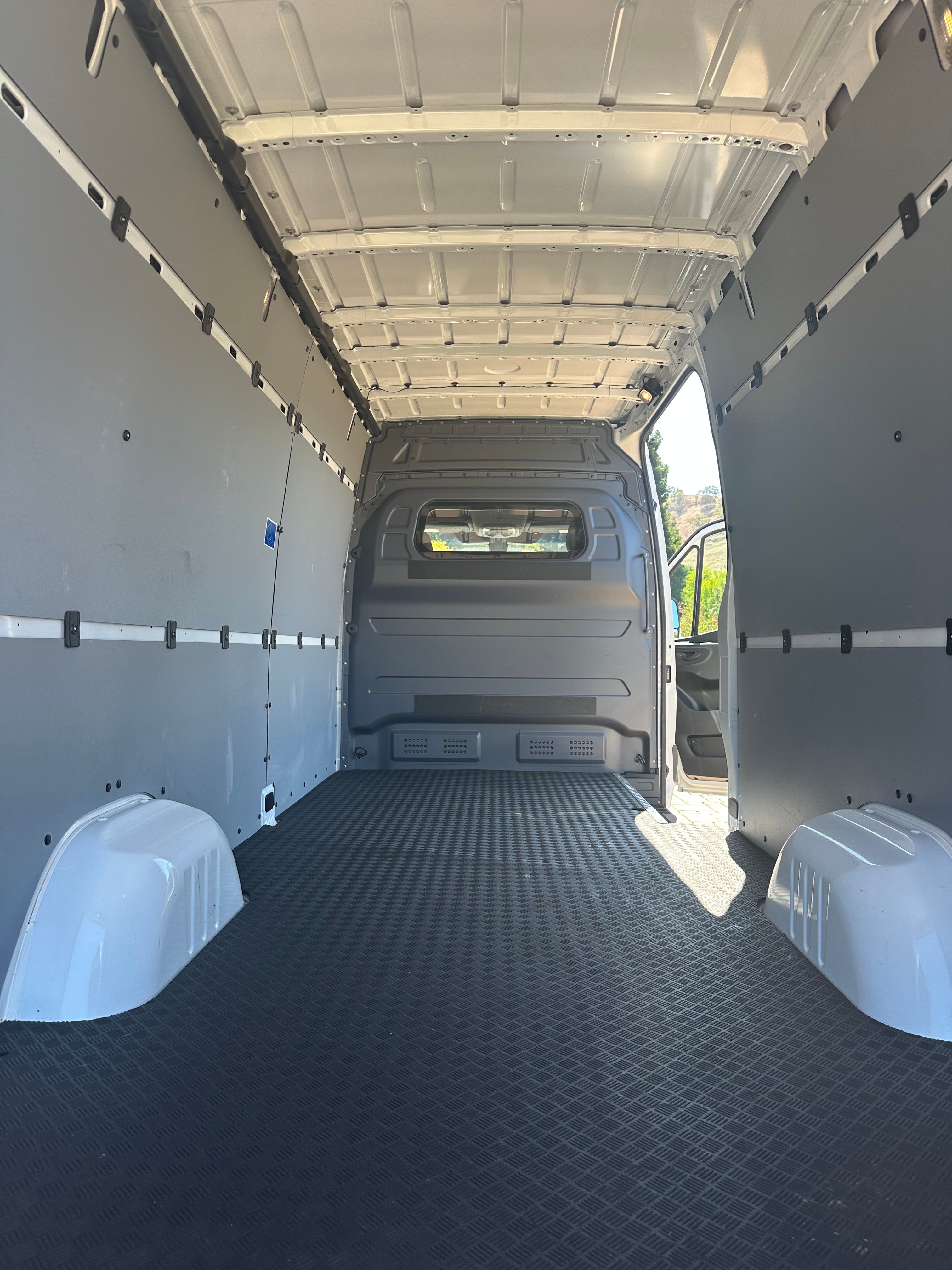 Used 2024 Mercedes-Benz eSprinter 170 Cargo image 10