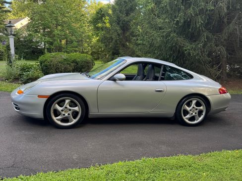 Used 1999 Porsche 911 Carrera 4 AWD/4WD image 2