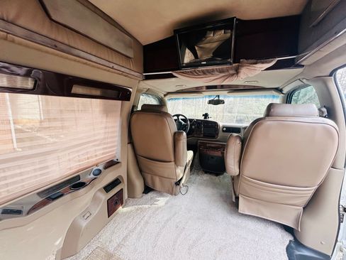 Used 2002 Chevrolet Express 1500 w/ LS Preferred Equipment Group image 11