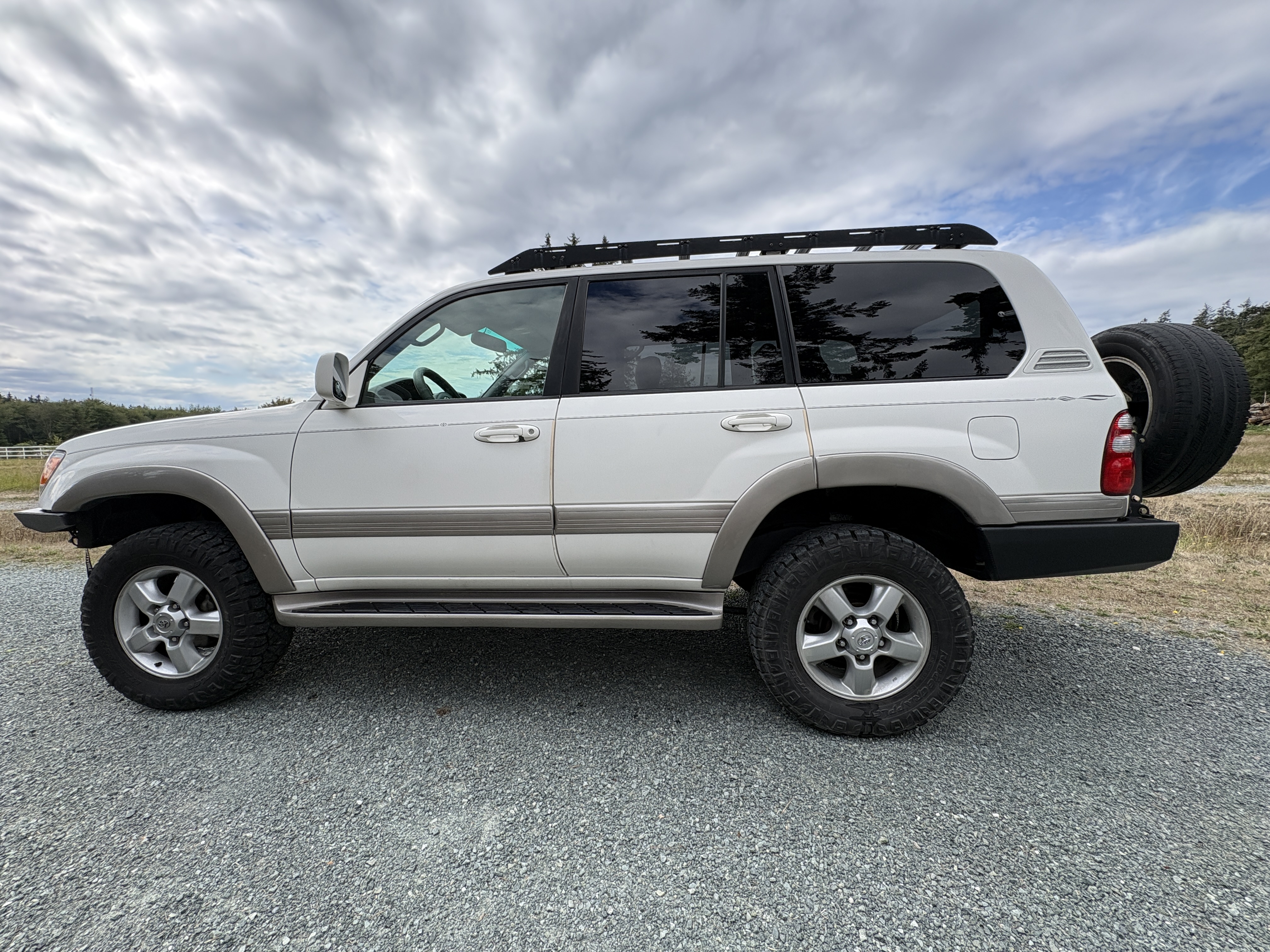 Used 2004 Toyota Land Cruiser AWD/4WD image 2