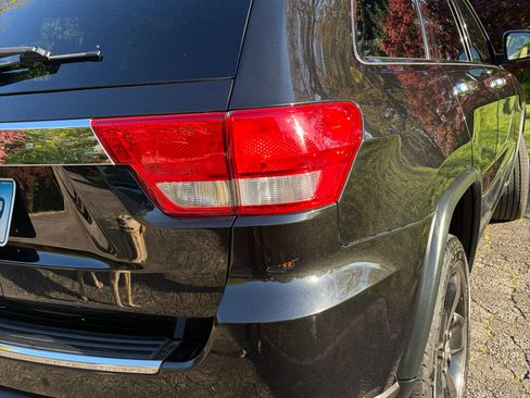 Used 2013 Jeep Grand Cherokee Overland AWD/4WD image 8
