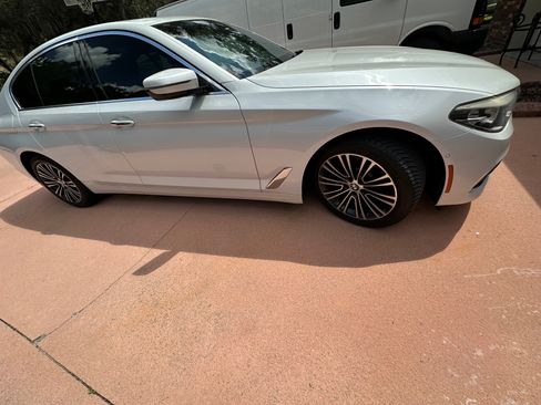 Used 2017 BMW 530i image 2