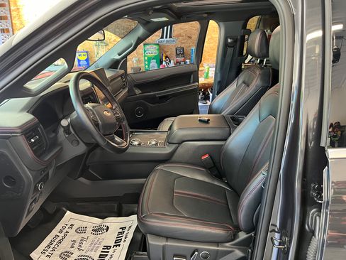 Used 2024 Ford Expedition Limited AWD/4WD image 2