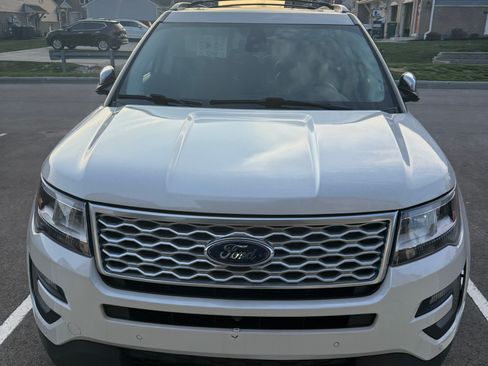 Used 2017 Ford Explorer Platinum image 10