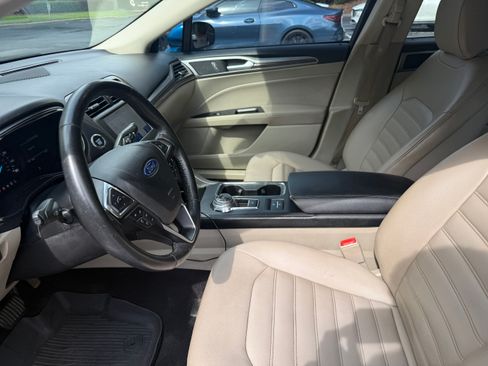 Used 2020 Ford Fusion SEL FWD image 11